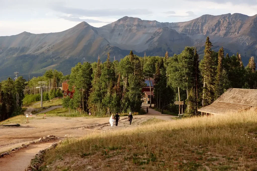 San Sophia Overlook is one of the best and most scenic mountain wedding venues in Colorado. It features stunning views of the mountains in Telluride. Inspiration for a fall Colorado Wedding. 